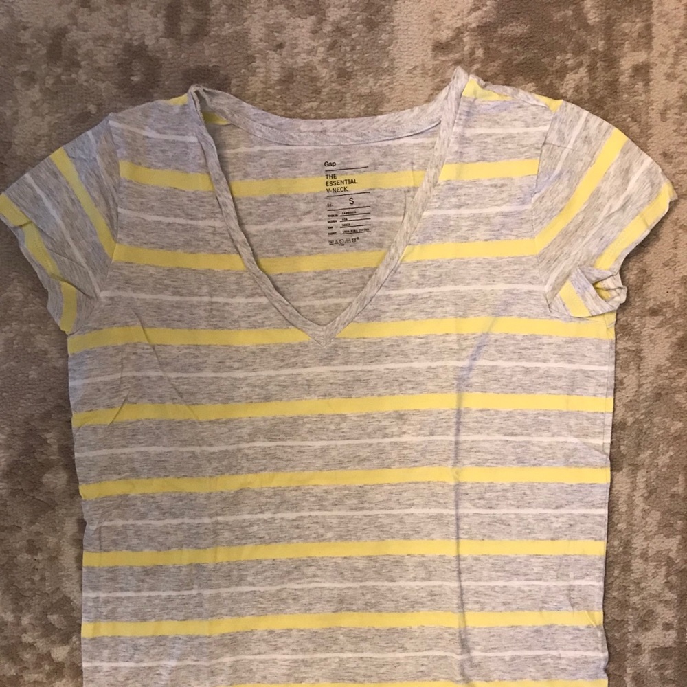 Gap Essential V-Neck Tee